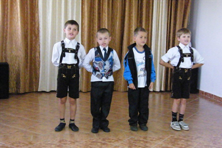 011 Folklore der Kinder der deutschen Schule