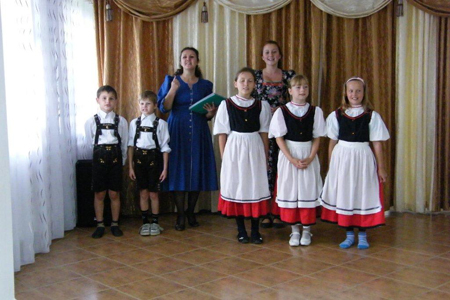 012 Folklore der Kinder der deutschen Schule
